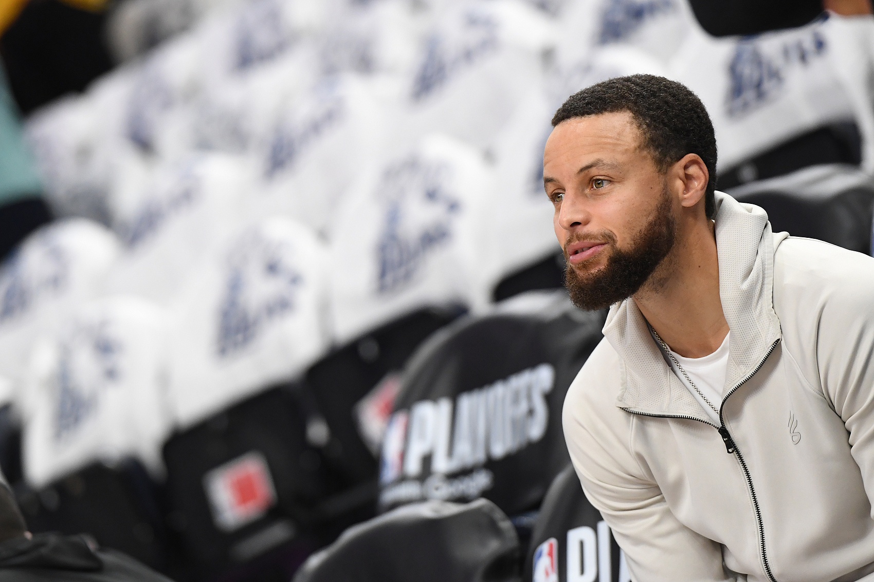 包含库里在老鹰比赛中挺进下一轮,突破纪录引发热议!的词条 包含库里在老鹰比赛中挺进下一轮,突破纪录引发热议!的词条