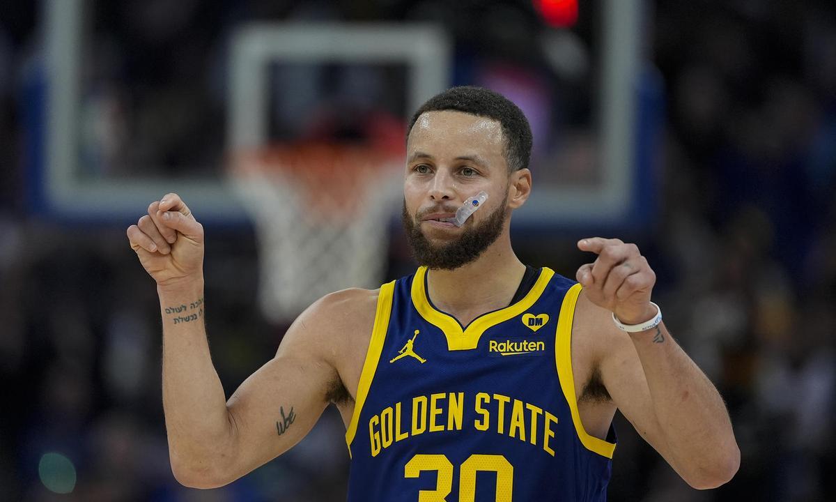 PG游戏-库里迎来十二赛季高光表现，老鹰球迷沸腾！的简单介绍